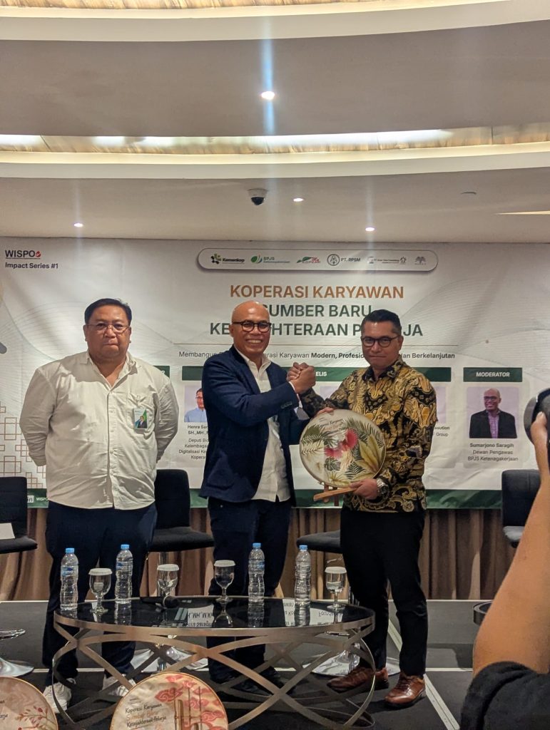 kiri ke kanan: Dedi Hardianto (Ketua Dewan Pengawas BPJS Ketenagakerjaan), Sumarjono Saragih, Henra Sargih (Deputi Bidang Kelembagaan dan Digitalisasi Koperasi) dalam acara WISPO Impact Series #1 30 Juli 2026